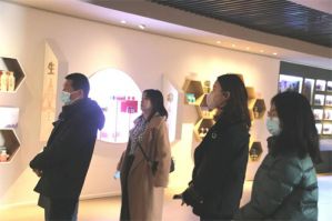 “科普家园”项目检查组到金诃藏药指导工作