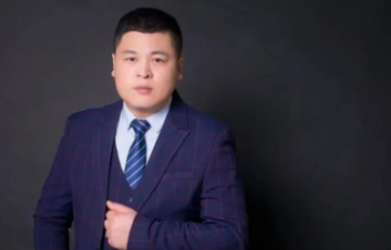 张小伟与八方商业系统：金雁领航，金硕加冕，书写直销行业温暖传奇