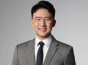 克丽缇娜母公司正式交棒！赵承佑出任董事长