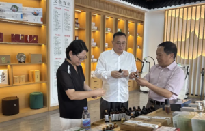 强强联合深耕蕲艾产业！炎帝生物董事长带队参访李时珍国灸集团，共启康养产业新布局