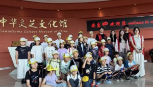 “行走江海·读城研学”少数民族青少年走进安惠